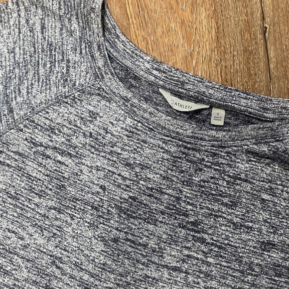 ATHLETA Long Sleeve Top Sweater Side Slits Thumbholes EUC - Picture 2 of 5